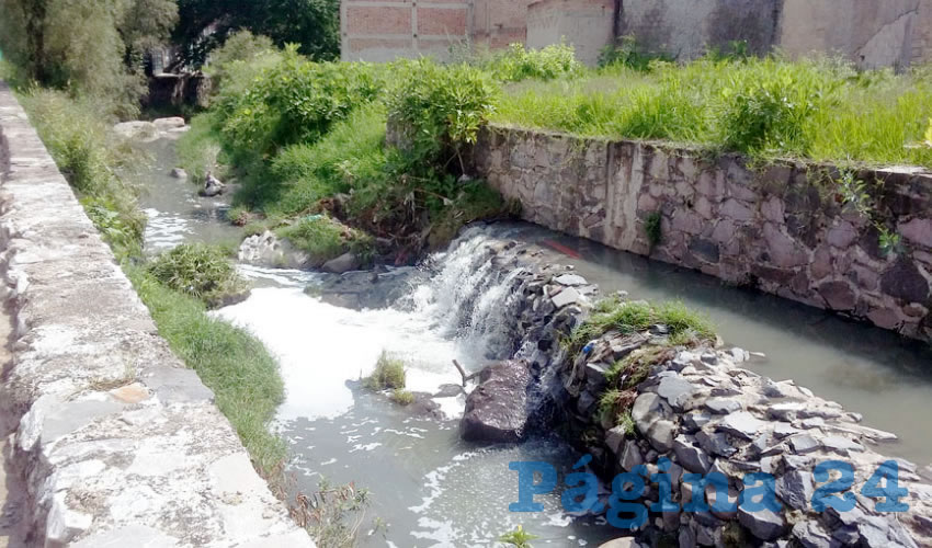 Habitantes del sitio indicaron que necesitan que el ayuntamiento y el gobierno estatal hagan algo para sanear el cauce o entubarlo pues causa enfermedades y los olores son nauseabundos/Foto: Francisco Tapia