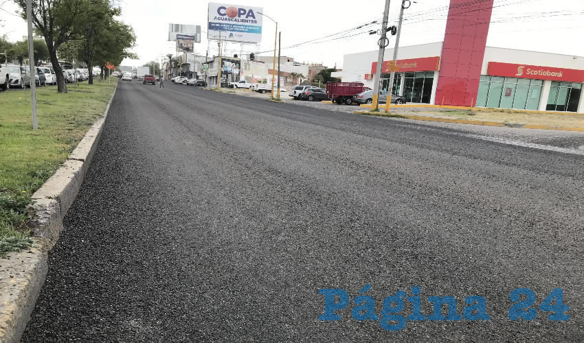 Trabajan de manera permanente las cuadrillas en bacheo, calafateo, riego de sello y pavimentación, tanto en vialidades principales, como en calles de colonias