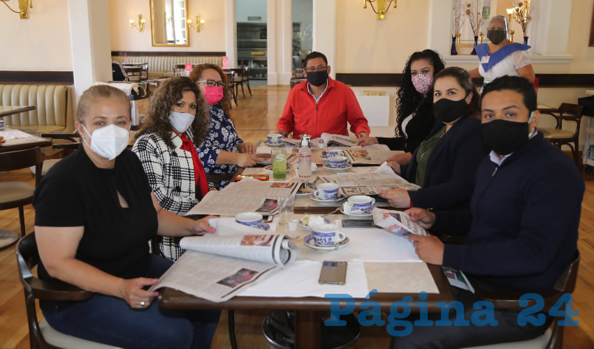 En Sanborns Francia desayunaron Cecilia L&oacute;pez Ortiz, jefa de la oficina ejecutiva de la presidenta municipal de Aguascalientes; Margarita Serv&iacute;n, Elizabeth Delgado Aguilera, Luis Enrique Maza Rodr&iacute;guez, director de Vinculaci&oacute;n y Convivencia Ciudadana de la Oficina de la presidenta municipal; Silvia Ch&aacute;vez, Sanjuana Mart&iacute;nez Dur&oacute;n y Daniel Mercado Figueroa