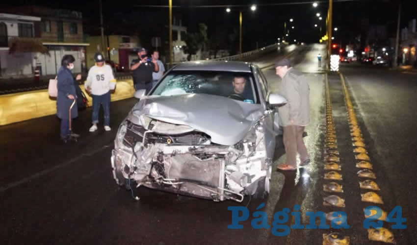 El veh&iacute;culo Chevrolet Cruz, que manejaba Ariel Rocha Alem&aacute;n, de 20 a&ntilde;os, sufri&oacute; severos da&ntilde;os