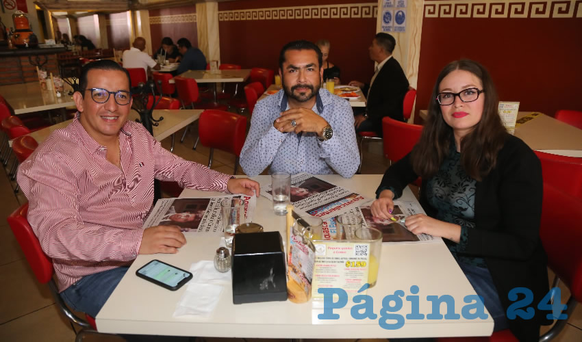 En el restaurante Mitla desayunaron Maximiliano Ram&iacute;rez Hern&aacute;ndez, exdirector del Inepja, Rams&eacute;s Malpica Flores y Susana Morales Dur&oacute;n