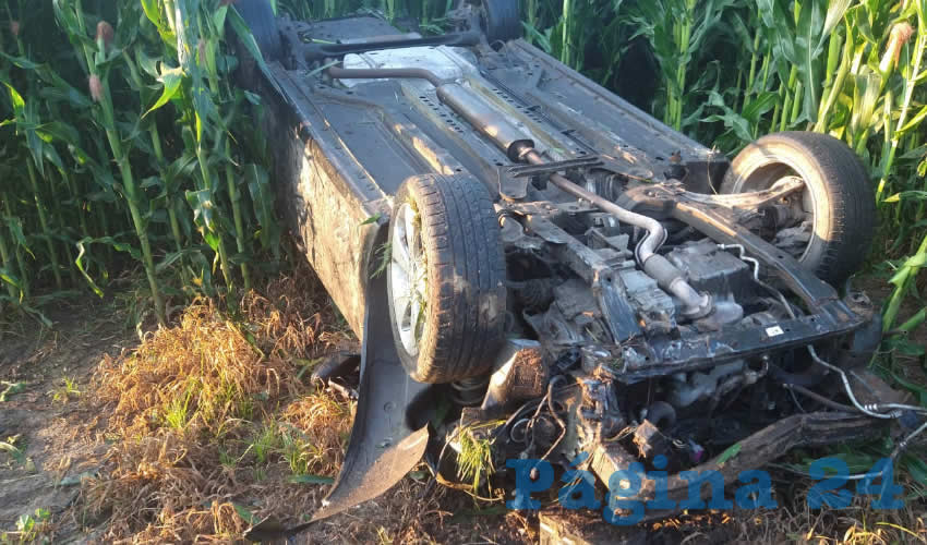 El veh&iacute;culo Chevrolet Cruze se volc&oacute;, saliendo eyectados sus dos tripulantes, quienes no portaban el cintur&oacute;n de seguridad