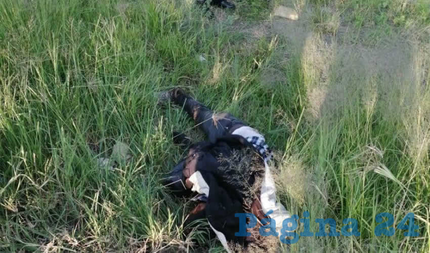 El cuerpo de la víctima quedó sobre la hierba, a un costado de la carretera federal 45 norte
