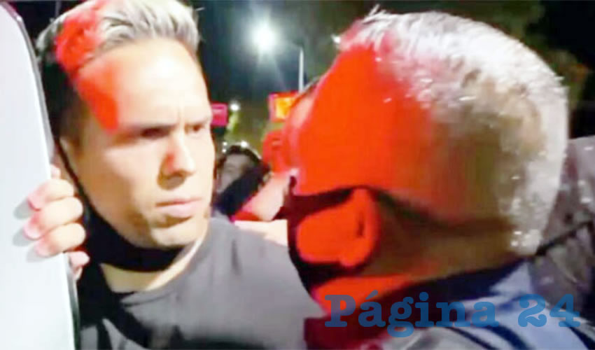 “Yo sé que a veces nos equivocamos, yo sé que a veces hacemos relajo, yo sé que a veces pues hacemos mucho show, y sí, se le respeta totalmente a la policía, el trabajo que hacen, pero creo que, en este día, no era la ocasión”, dijo indignado/Foto: Captura de Video