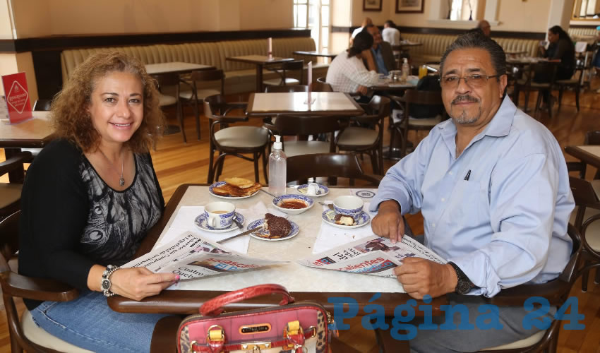 En Sanborns Francia almorzaron Cecilia L&oacute;pez Ortiz, titular de la Oficina Ejecutiva de la Presidencia Municipal; y Gustavo Luna Esquivel