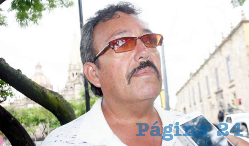 Calandrieros del centro tapatío, como Rafael Méndez, están a la espera de que en el ayuntamiento tapatío les den la autorización para regresar a sus actividades, mientras tanto se desempeñan en otros trabajos para poder subsistir/Foto: Francisco Tapia