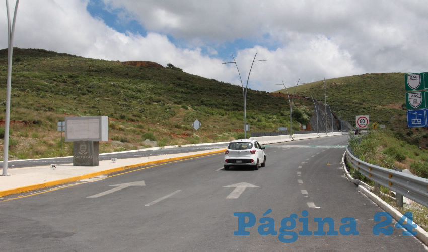 Durante casi todo agosto, elementos de la Dirección de Policía de Seguridad Vial (DPSV) permanecían instalados en las entradas a la vialidad Felguérez para impedir el paso a todos los vehículos que intentaban transitar por ahí (Foto Rocío Castro Alvarado)