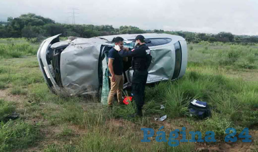 El potosino Jonathan Esa&uacute; &ldquo;N&rdquo; &ldquo;N&rdquo;, de 26 a&ntilde;os, volc&oacute; su autom&oacute;vil Volkswagen Vento gris, en prolongaci&oacute;n Mahatma Gandhi