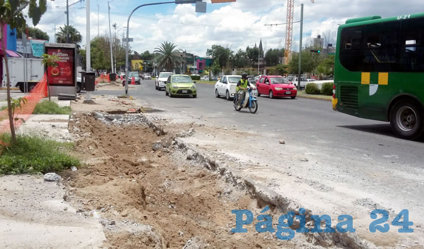 El gobierno de Guadalajara derrocha dinero en obras innecesarias porque el pavimento y la banqueta de este cruce –avenida Federalismo y calle Independencia– estaban en perfecto estado; parece como si quisieran justificar gastos, en vez de invertir donde en verdad se necesita/Foto: Francisco Tapia