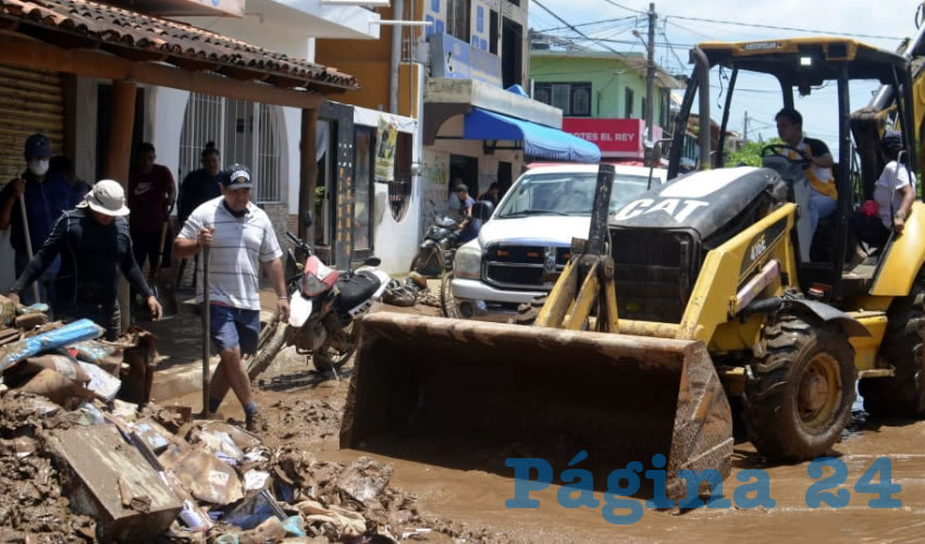 También se informó que hay registro de 30 pequeñas comunidades incomunicadas en los municipios de La Huerta, Cihuatlán y Cuautitlán de García Barragán. (Staff/Cortesía)