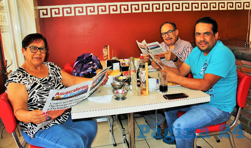 En el restaurante Mitla desayunaron Rita G&oacute;mez Torres, Antonio Reyes L&oacute;pez y Marco Antonio Reyes G&oacute;mez