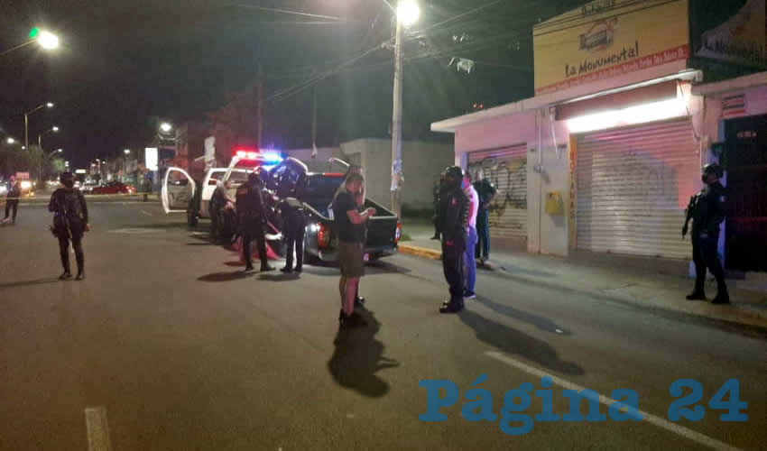La camioenta Nissan Frontier, que fue robada por tres pillos, uno de los cuales logr&oacute; escapar