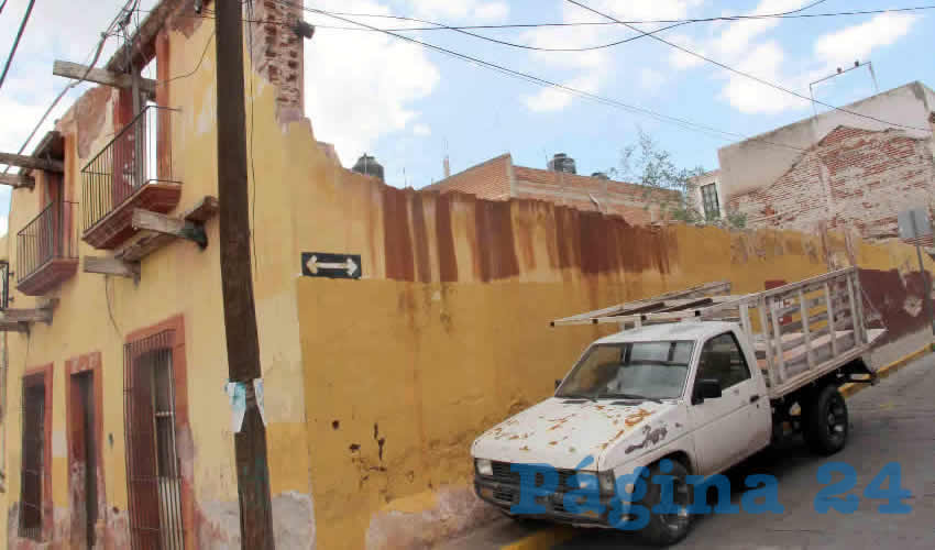 Varias fincas siguen cayéndose a pedazos tanto en algunas de las principales calles como en las colonias cercanas y callejones del Centro Histórico de la capital (Foto: Rocío Castro Alvarado)