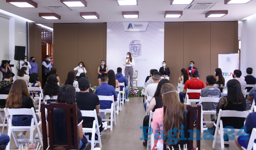 Tere Jim&eacute;nez dirigi&oacute; un mensaje a los j&oacute;venes motiv&aacute;ndoles a seguir triunfando y a hacer realidad cada sue&ntilde;o y meta que se propongan en la vida