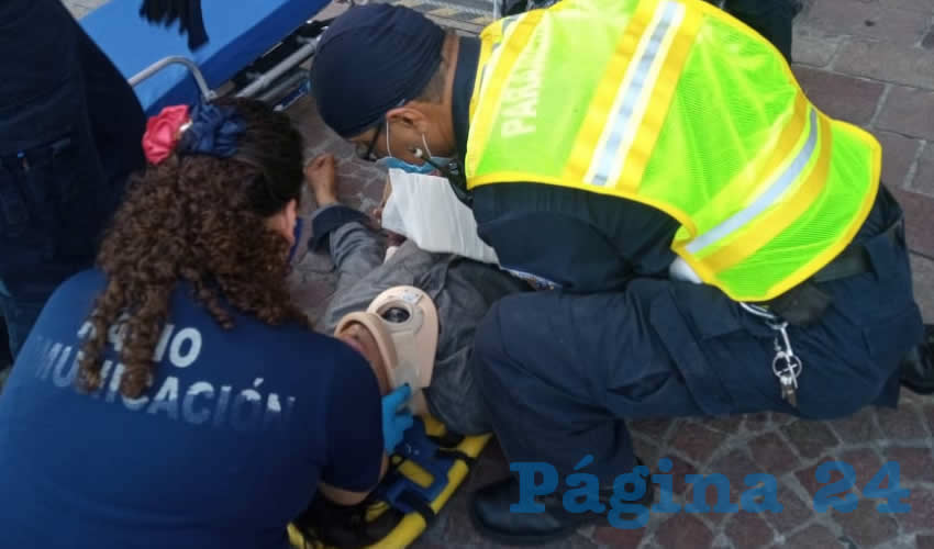 La víctima, quien sufrió una fractura de brazo y golpes múltiples, fue trasladada al Hospital Tercer Milenio,