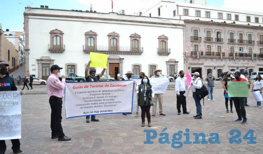 Al marchar por las avenidas González Ortega y Miguel Hidalgo, solicitaron que sitios como museos, Teleférico, zonas arqueológicas y lugares de interés de Pueblos Mágicos reactiven operaciones (Foto Merari Martínez)