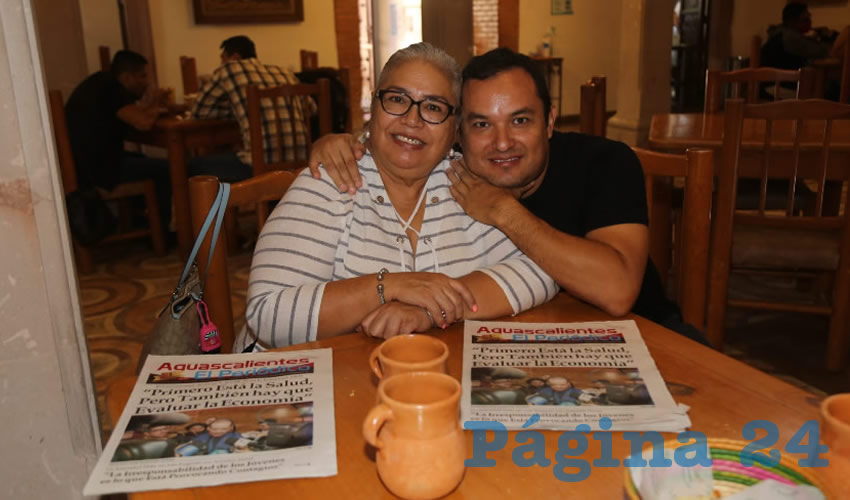 En La Mestiza desayunaron María Lilia de Luna y su hijo David Martínez de Luna