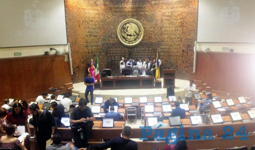 La Ministerio Público Nancy Gómez, quien denunció corruptelas al interior de la fiscalía de Jalisco, fue abandonada por la mayoría de los diputados de Jalisco, a quienes les interesa más la persecución política que buscar que se haga justicia/Fotos: Archivo Página 24