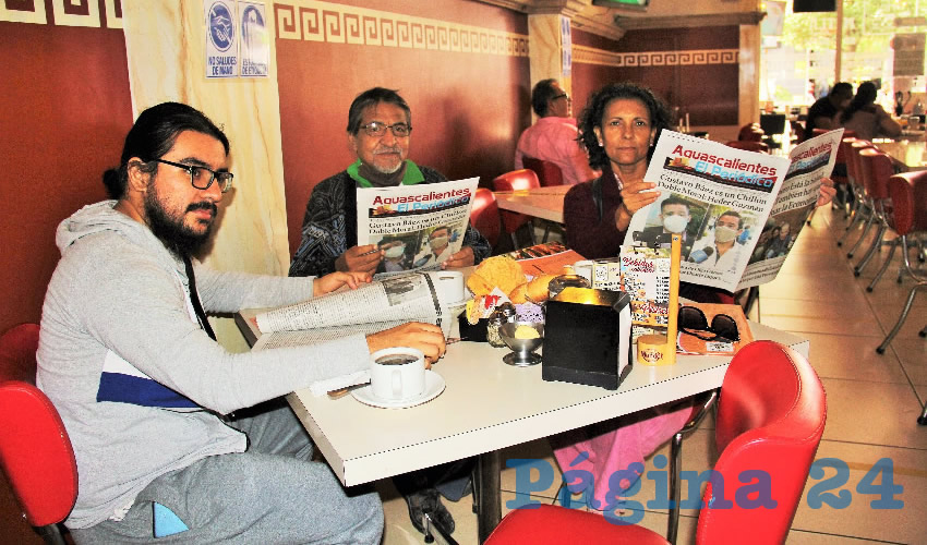 En el restaurante Mitla, desayunaron Amaury Murillo Oliveros, Rosendo Murillo Ortega e Hilda Oliveros Sol&iacute;s