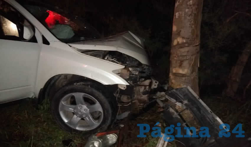En la carretera estatal 52, la camioneta Nissan Murano colision&oacute; contra un &aacute;rbol, falleciendo el conductor Juan Humberto Garc&iacute;a, que contaba con 32 a&ntilde;os