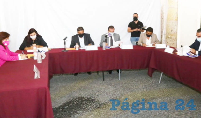 En sesión de la Comisión de Administración del Congreso local, los diputados también aprobaron reducir los bonos de navidad y del día del servidor público que reciben año con año los trabajadores del recinto legislativo, con lo que “se abona a la austeridad”/Foto: Cortesía