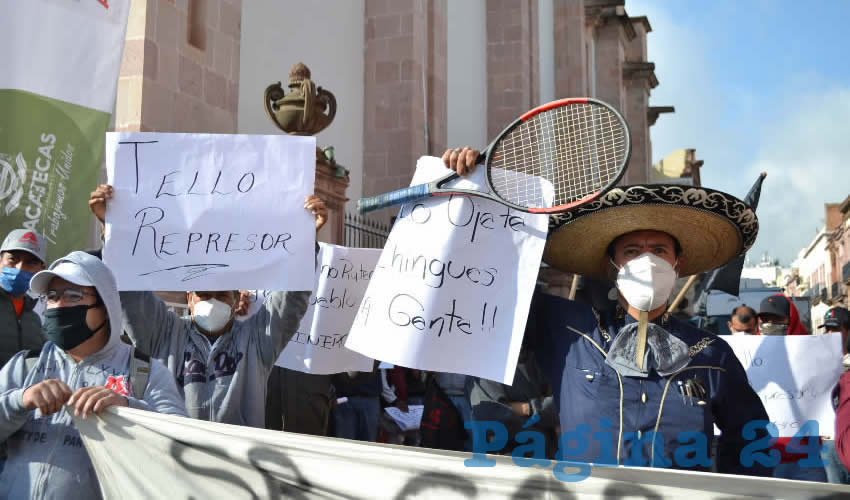 Desde las primeras horas fue que llegaron para esperar el arribo del gobernador y exponer la serie de reclamos de diversos sectores de trabajadores (Foto Merari Martínez)