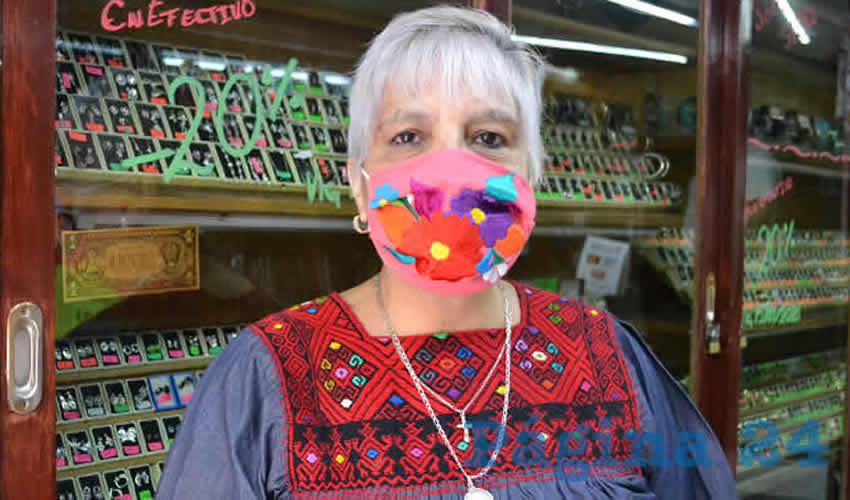 Respecto a esta protesta pacífica, María de Lourdes Velasco Gómez, comerciante establecida que encabeza a un grupo de locatarios del primer cuadro de la ciudad, expuso que desde la Secretaría de Economía local se comprometieron a soltar los 23 apoyos restantes, de los cuales apenas solventaron tres (Foto Merari Martínez)