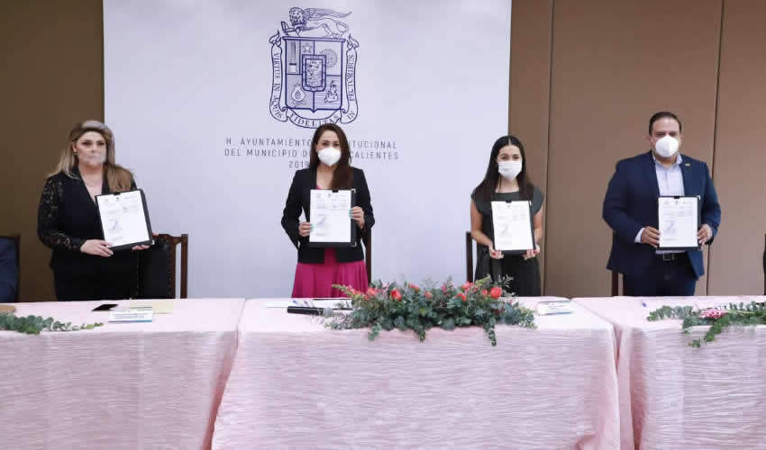 Tere Jim&eacute;nez agradeci&oacute; a las integrantes de asociaciones e hizo un llamado a las mujeres de Aguascalientes a seguir trabajando para hacer realidad sus metas