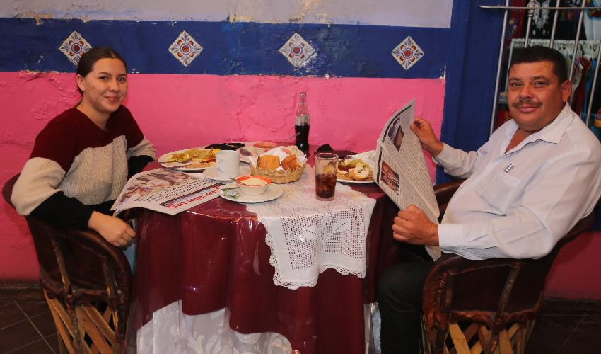 En La Saturnina almorzaron Nayeli Martínez Muñoz y Sergio Martínez, exsecretario del Comité Directivo Municipal del PAN