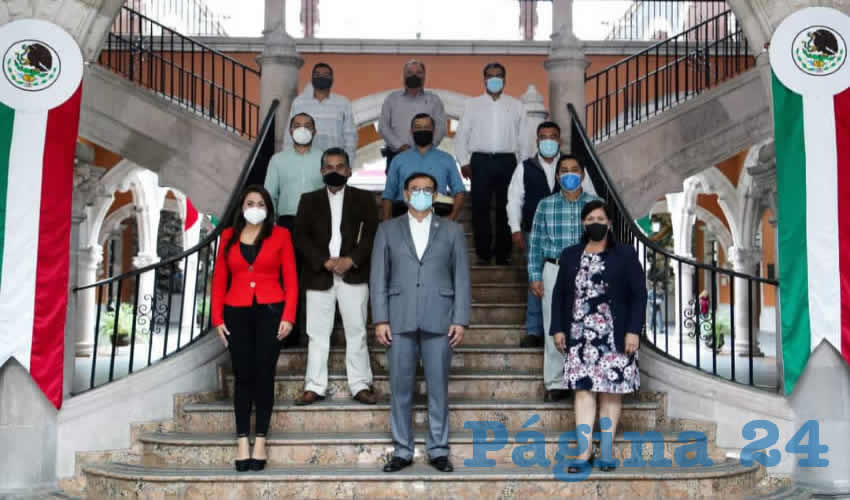 El secretario general de Gobierno con los presidentes municipales