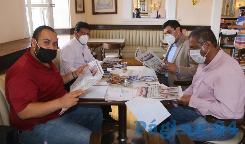 En Sanborns Francia almorzaron Cristian Ricardo Guizar N&uacute;&ntilde;ez, Marco Antonio Lic&oacute;n D&aacute;vila, secretario de Obras P&uacute;blicas del Municipio de Aguascalientes, Alan Hamurabi y Lucio Casillas Torres