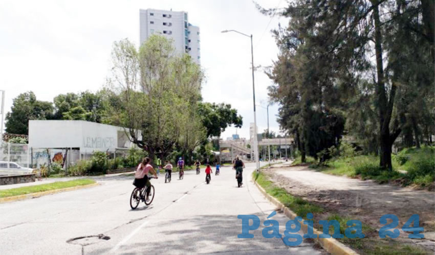 Con cubrebocas y las debidas medidas sanitarias, cientos de personas tomaron avenida Patria luego de casi seis meses de interrumpido el trayecto debido a la pandemia del coronavirus/Fotos: Especial