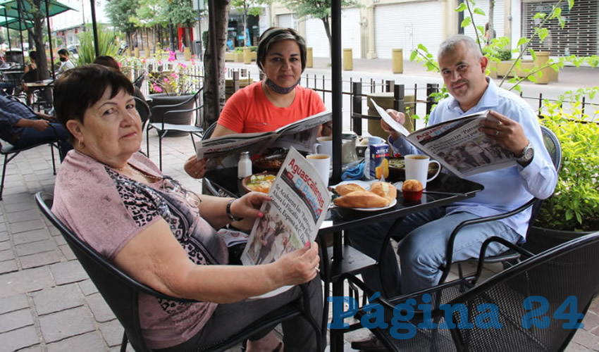 En el restaurante Las Antorchas desayunaron Amparo Esparza García, Julieta María Ochoa y Miguel Leos González