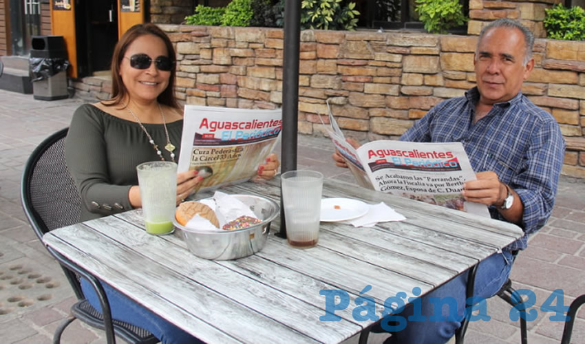 En el restaurante Las Antorchas desayunaron Maritza Beristáin Talamantes y Eduardo Acero Lozano