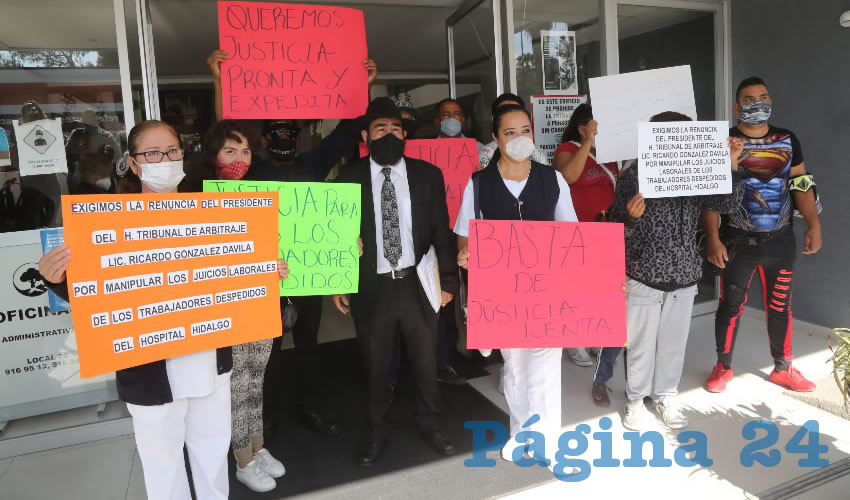 Trabajadores del Hospital Hidalgo se manifestaron en el Tribunal de Conciliación y Arbitraje (Foto: Eddylberto Luévano Santillán)