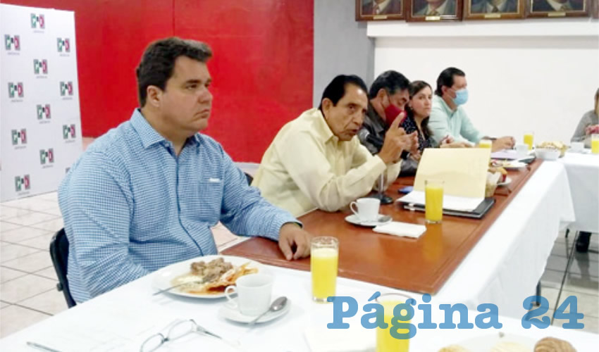 Carlos Rivera Aceves, ex gobernador de Jalisco de extracción priísta, dijo que Enrique Alfaro omitió en su discurso ante la ciudadanía señalar que “fueron las administraciones priístas las que iniciaron, le dieron concepción, vida y el futuro al tren ligero de Guadalajara”/Foto: Francisco Tapia