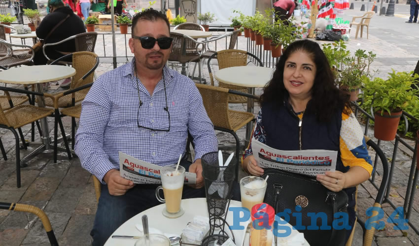 En Café Catedral departieron Sergio Nijair y Doris Alba Veloz