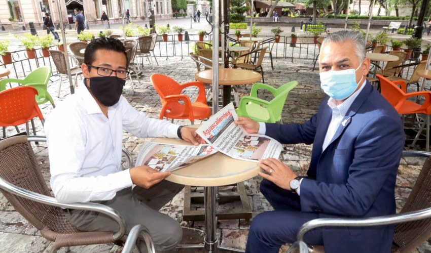 En Café Catedral platicaron Rubén Muñoz Gómez y Noel Mata Atilano, secretario de Obras Públicas del Estado de Aguascalientes