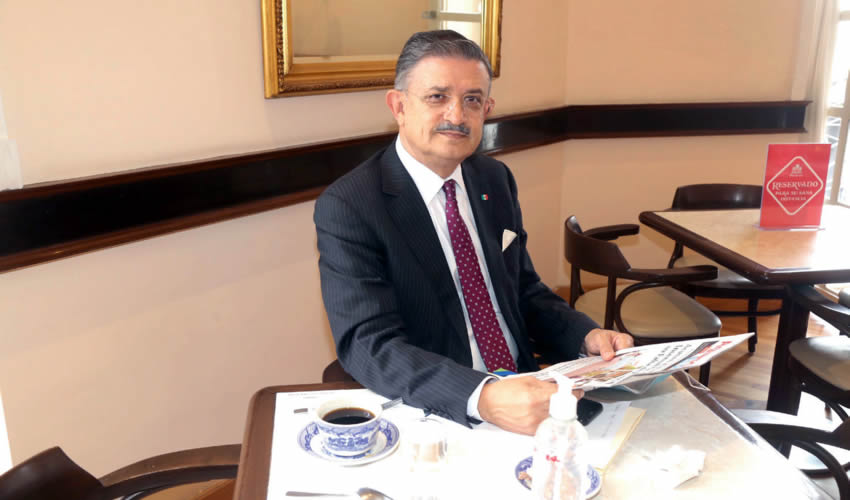 En Sanborns Francia desayunó Humberto Martínez Guerra; presidente de la Canaco Aguascalientes