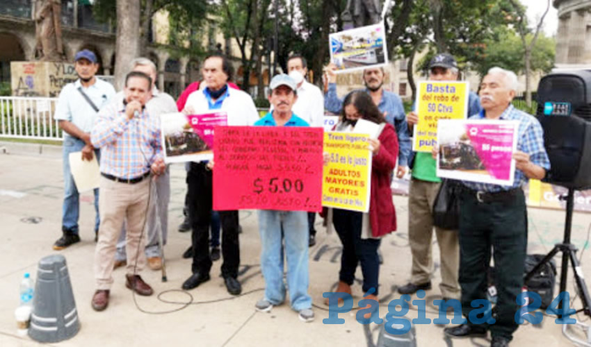 Decenas de inconformes con la tarifa actual del transporte público –en su mayoría adultos mayores– se manifestaron ayer por la tarde en calles del centro tapatío; exigieron que el costo generalizado sea de 5 pesos, pues el servicio no ha mejorado como se prometió/Foto: Especial