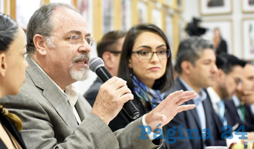 Fernando Petersen Aranguren, secretario de Salud de Jalisco, explicó que las llamadas telefónicas por ansiedad, del programa “Quererte en casa”, incrementaron los últimos meses; esta es otra de las aristas que ha traído consigo la crisis sanitaria por el COVID-19/Foto: Archivo Página 24