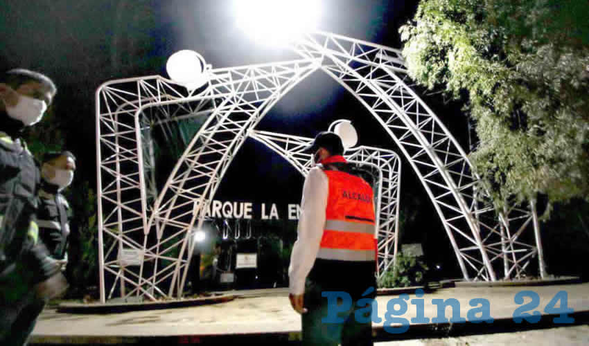 Como parte de las acciones del programa “Iluminando la Joya de la Corona”, el alcalde capitalino Ulises Mejía Haro dio el encendido oficial a las nuevas lámparas de tecnología LED instaladas en la Avenida de la Juventud, perteneciente a la colonia Barro Sierra