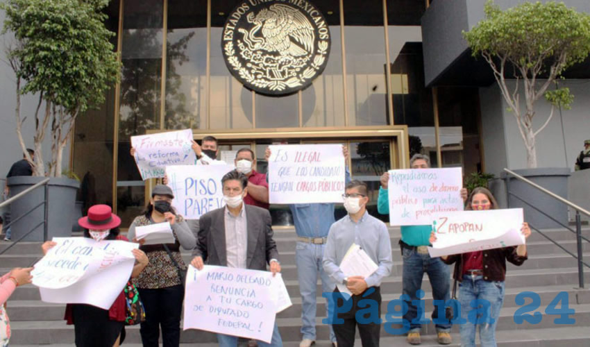 De acuerdo con Jaime Hernández, quien aspira a la dirigencia de Morena Jalisco, el diputado federal Mario Delgado “usa su cargo para promoverse, le estamos pagando por ser legislador y no para que ande haciendo campaña en el partido Morena”; por esto, debe separarse de su cargo y competir con piso parejo, de lo contrario estaría cometiendo un delito/Foto: Francisco Tapia