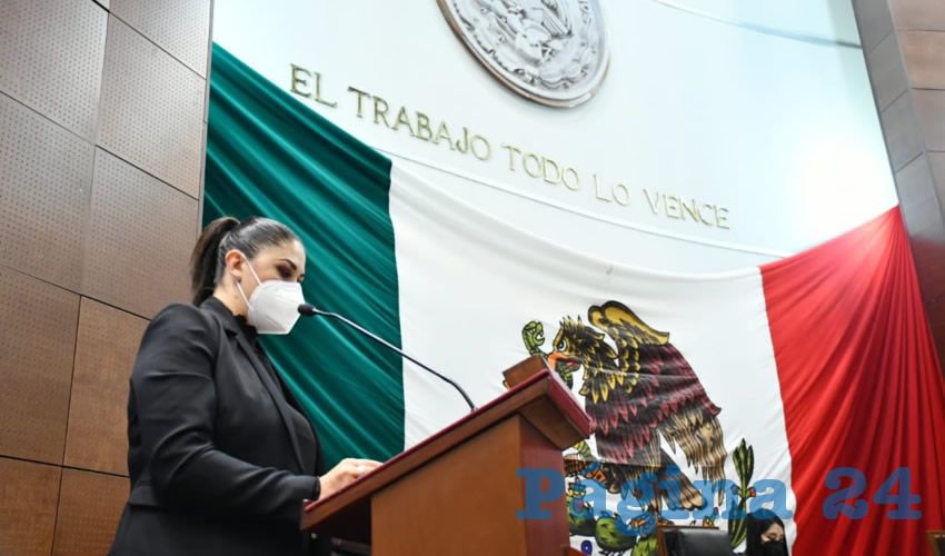 Roxana del Refugio Muñoz González, diputada local de Movimiento Regeneración Nacional (Morena), propuso que en el Muro de Honor de la Sala de Plenos del Congreso del Estado se inscriba con letras doradas la mención: “Al personal médico y de salud de Zacatecas” (Foto: Cortesía)