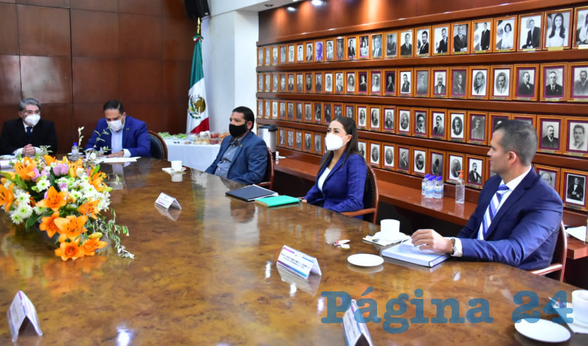 La alcaldesa Tere Jiménez agradeció las aportaciones de los distintos sectores e informó que este documento será analizado exhaustivamente