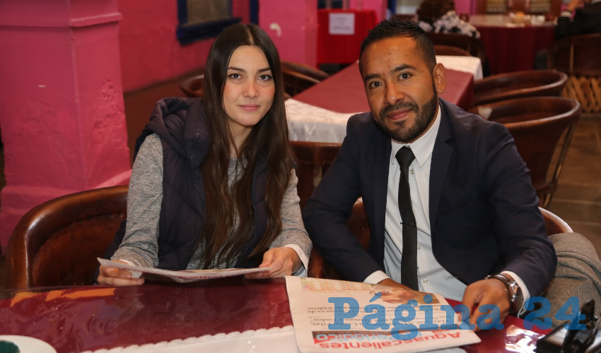 En La Saturnina compartieron el primer alimento del d&iacute;a Daniela Solano y Adri&aacute;n Valencia