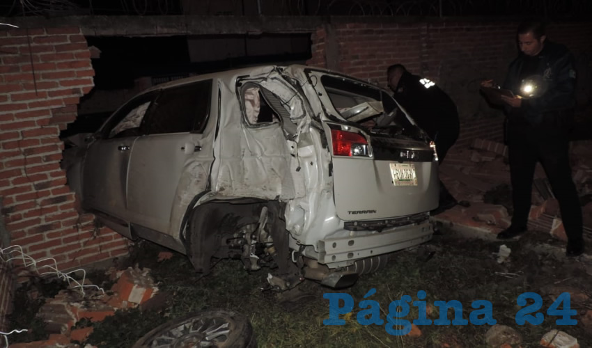 As&iacute; qued&oacute; la unidad GMC Terrain blanca, que manejaba el beodo Humberto Ruiz Esparza, de 28 a&ntilde;os de edad