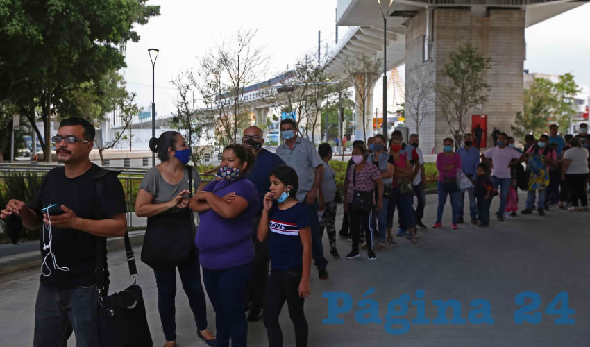 Los miembros colectivo Queremos Columnas Verdes GDL, recordaron que el proyecto inicial de la L3 contemplaba que todas las columnas serían verdes, por lo que el 11 de septiembre pasado interpusieron un amparo para frenar el programa Traza Jalisco, y así obligar a autoridades a que los escuchen/Foto: Cuartoscuro