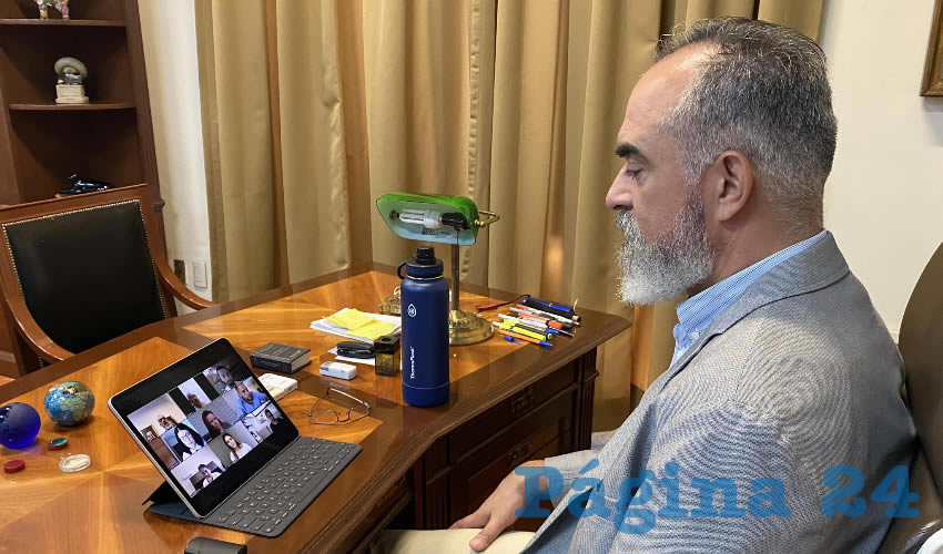 El llamado, según Salvador Caro, nació a raíz de una nota periodística en la que se dieron a conocer presuntas irregularidades en un proceso de licitación, en donde se involucró a una empresa de Puebla a quien aparentemente se le otorgó un contrato de 3 mdp para el mantenimiento del Hospital General de la zona 89/Foto: Twitter @SalvadorCaro