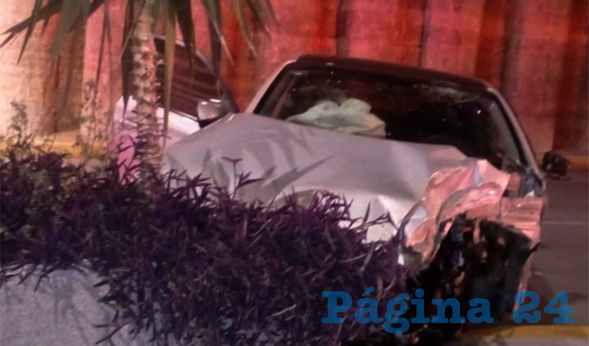 Así quedó el auto Kia Accent gris que manejaba el beodo Héctor Francisco Ramírez Almaguer, de 24 años